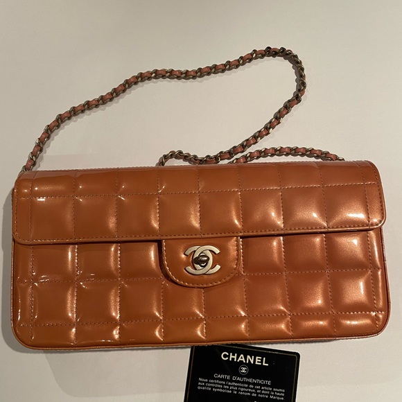 CHANEL PATENT LEATHER CC CHOCOLATE BAR CLUTCH BAG - Picture 9 of 16